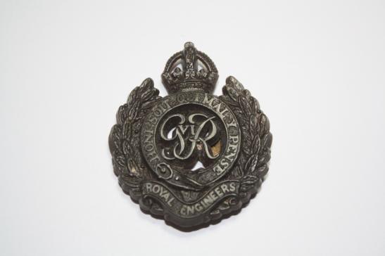 Royal Engineers WW2 Economy Plastic Cap Badge