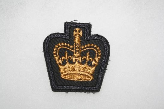 Canadian Warrant Officer Crowns Gold on black