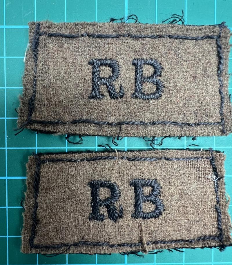 WW2 Rifle Brigade Slip on Shoulder Titles