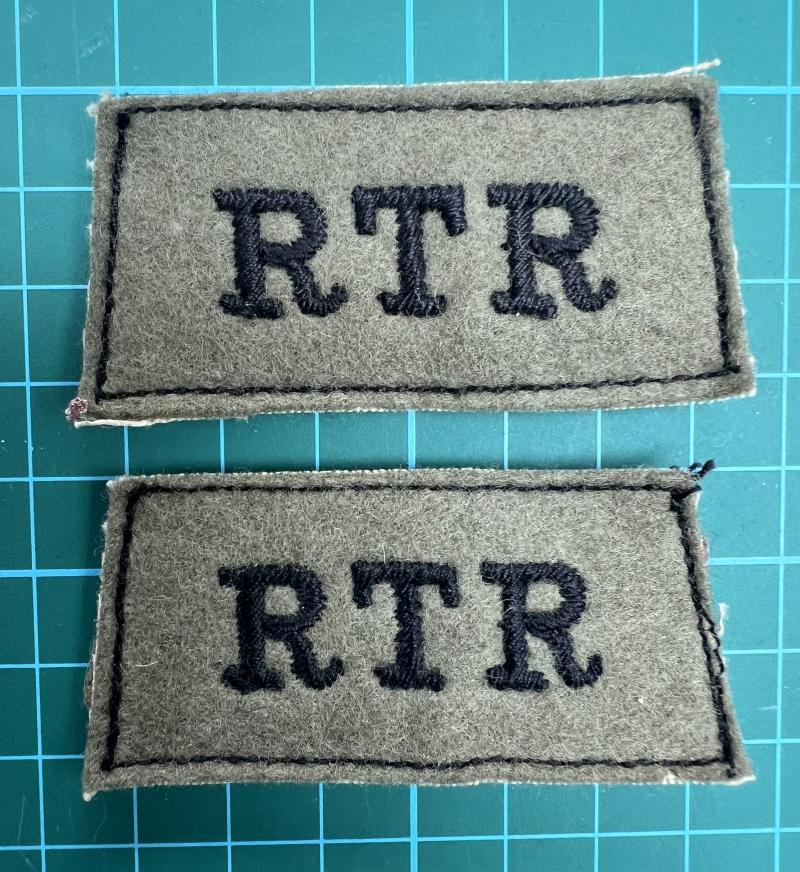 WW2 Pair Royal Tank Regiment Slip on Shoulder Titles