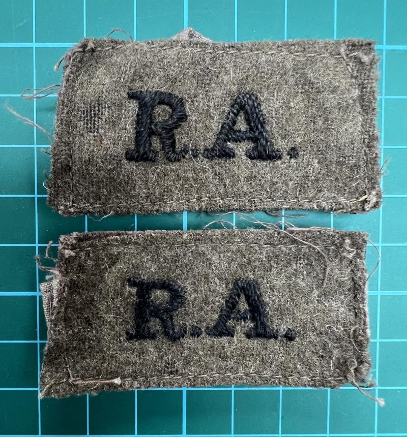 WW2 Royal Artillery Slip on Shoulder Titles