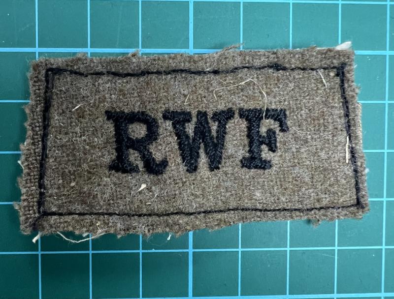WW2 Royal Welsh Fusiliers Slip on Shoulder Title