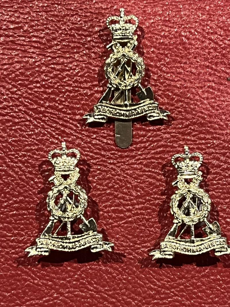 Royal Pioneer Cap & Collar Badge Set Old Patten