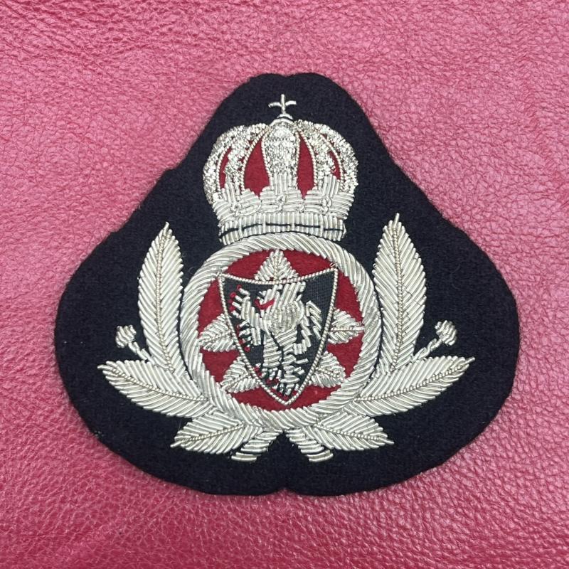 Unidentified Officers Cap Badge