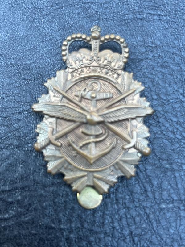Canadian Tri Service Cap Badge QC